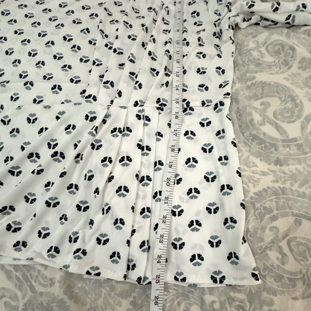 EUC Ann Taylor Factory Peplum Top (L) - Picture 8 of 8